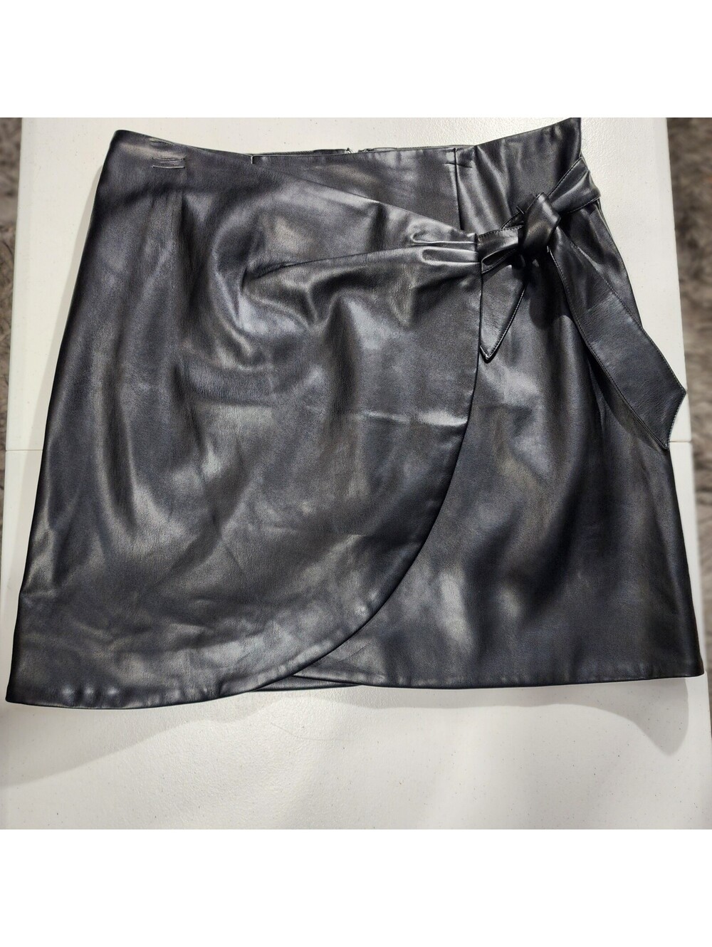 LOFT Black Faux Leather Wrap Skirt Bow Pleated Lined Women's Size 10